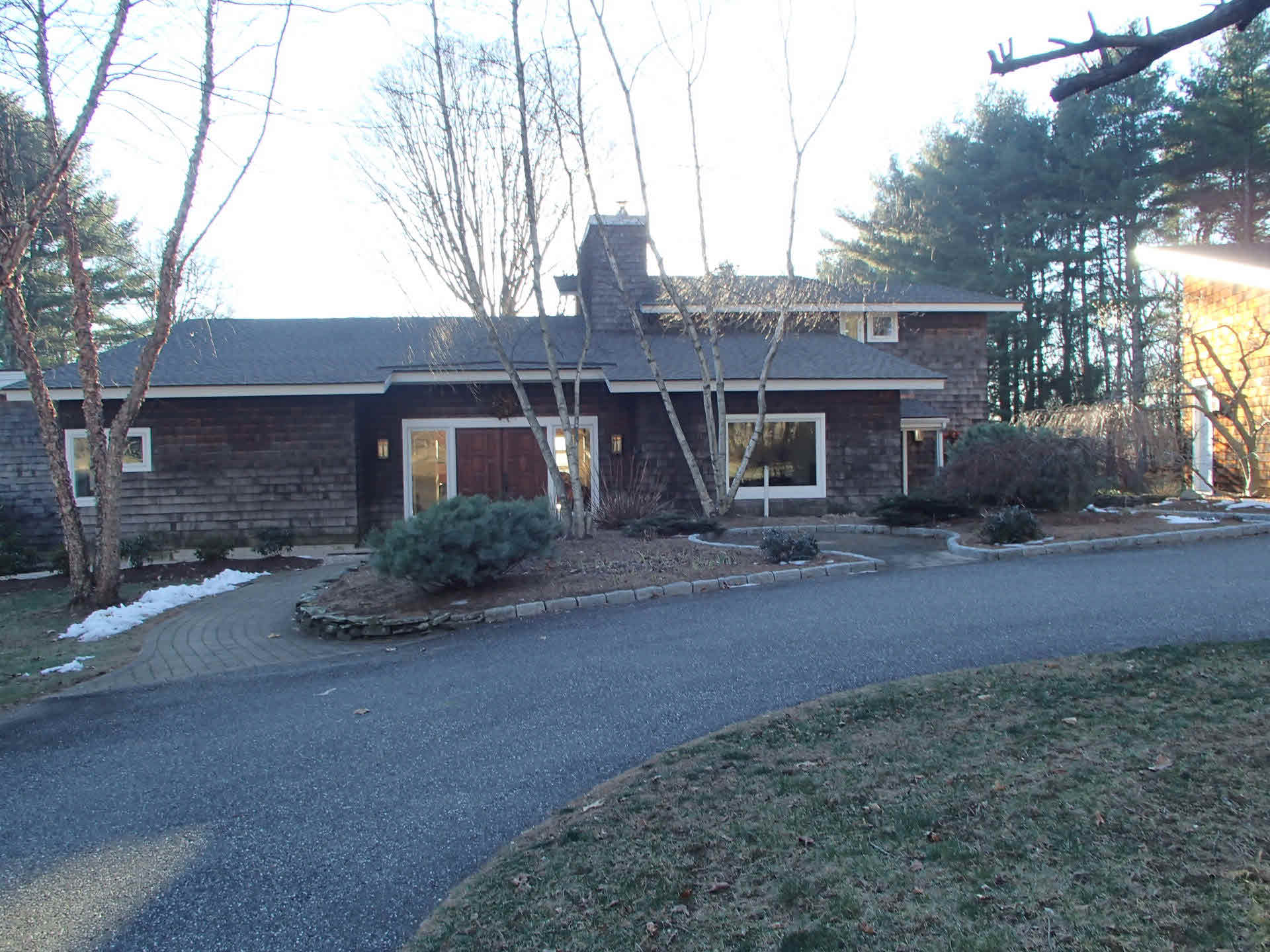Building photograph for 140 SECOND HILL RD